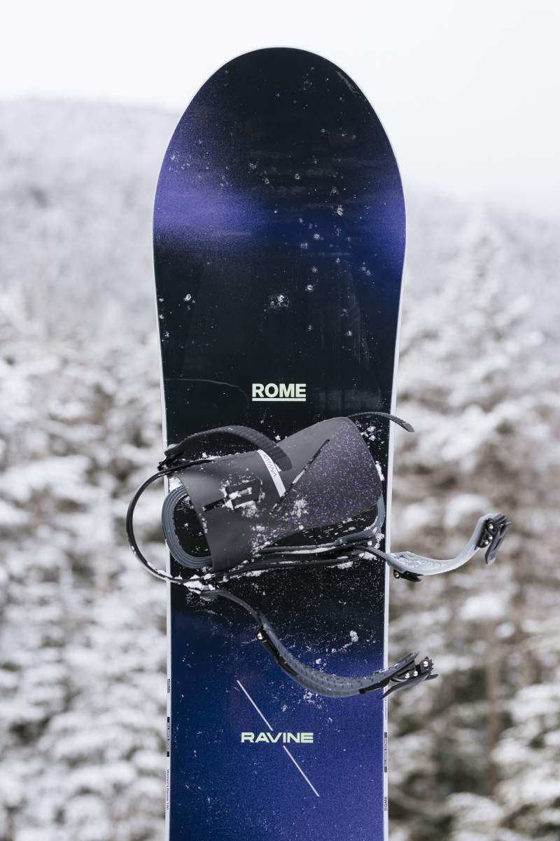 21-22 ROME SDS Women’s RAVINE 144 21-22 ROME SDS Women's RAVINE 144 Rome Women's Ravine Snowboard