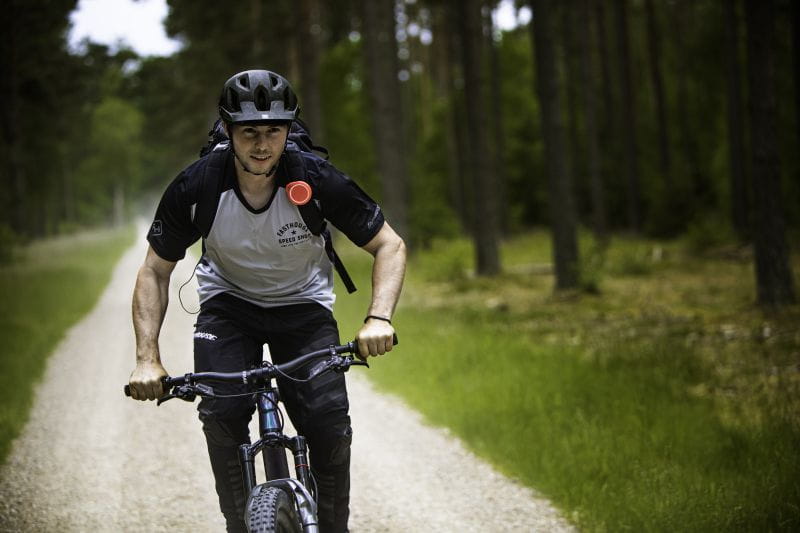 Mountainbike-Alone-in-the-Woods-HR_bei_brettsport